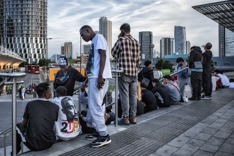 chilling with my friends at Stratford station London [week 37]